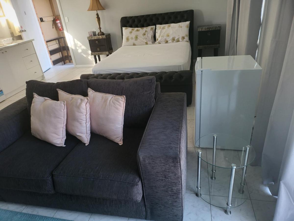 T&V Suites Γουίνσδορ Εξωτερικό φωτογραφία