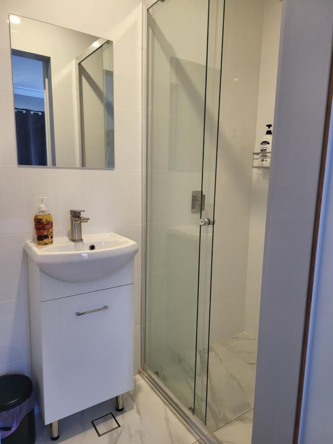 T&V Suites Γουίνσδορ Εξωτερικό φωτογραφία